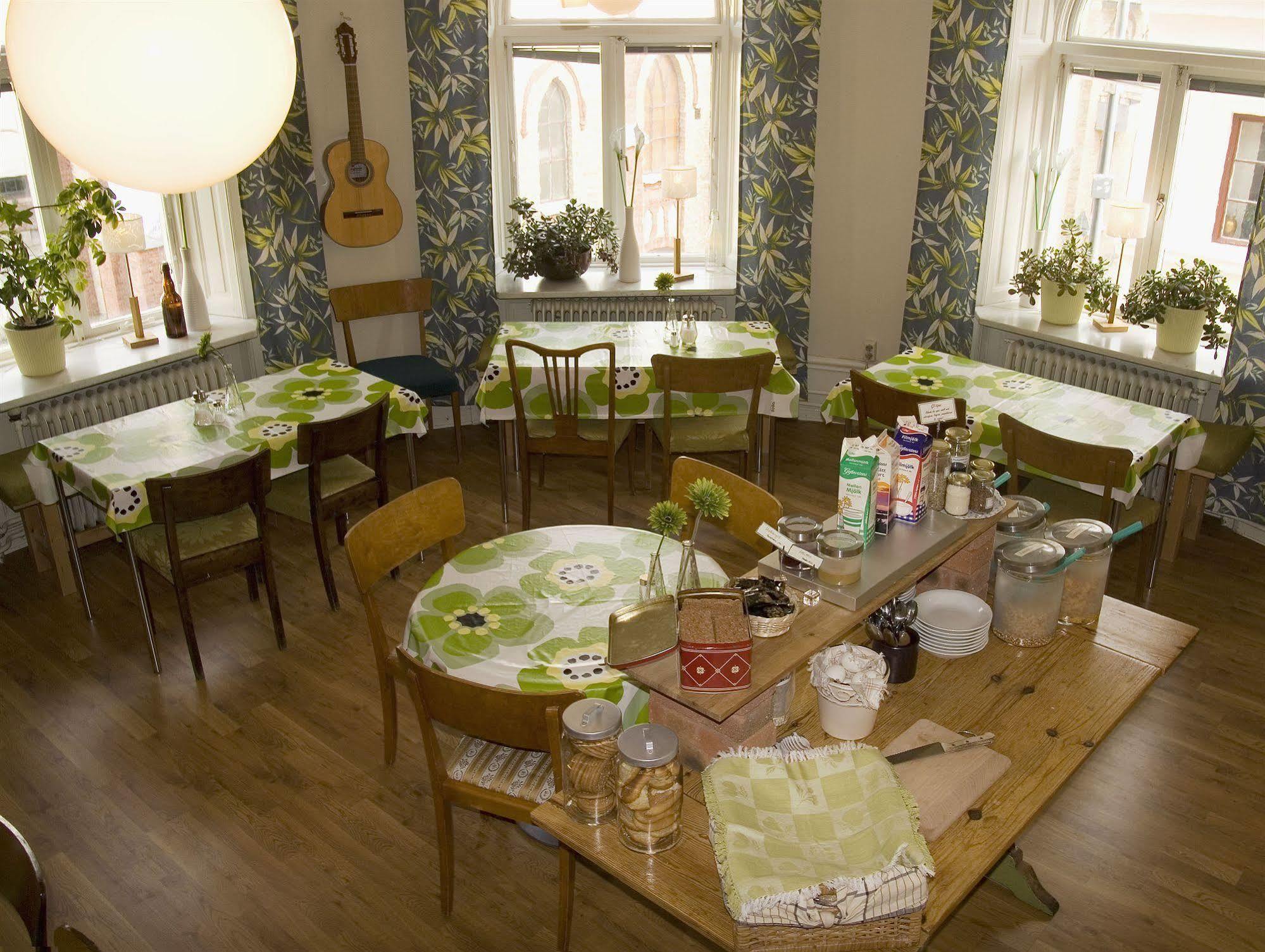 Jaernvaegshotellet Йевле Екстериор снимка